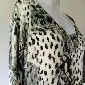 Jones Studio Women's Animal Print V-Neck Pull-Over Sweater Size L